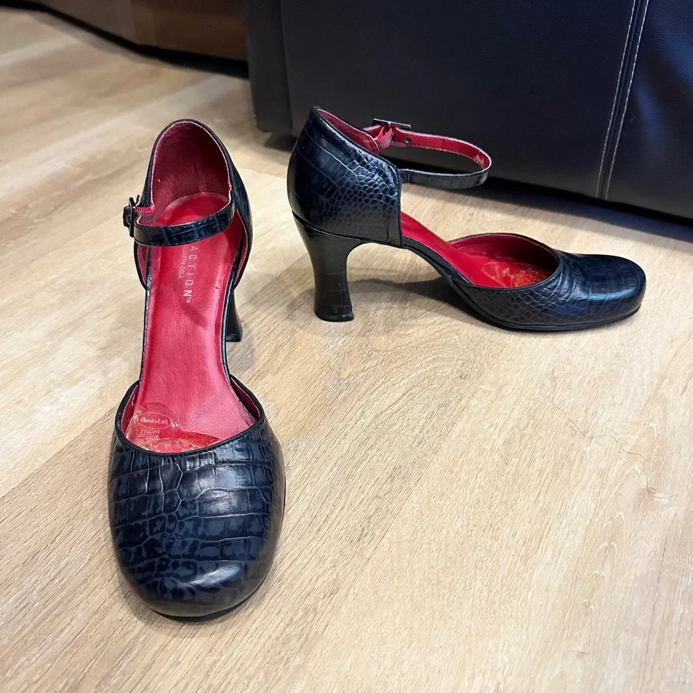 Kenneth Cole Reaction Black Croc Embossed Leather Mary Jane Heels Pumps 8 Dance